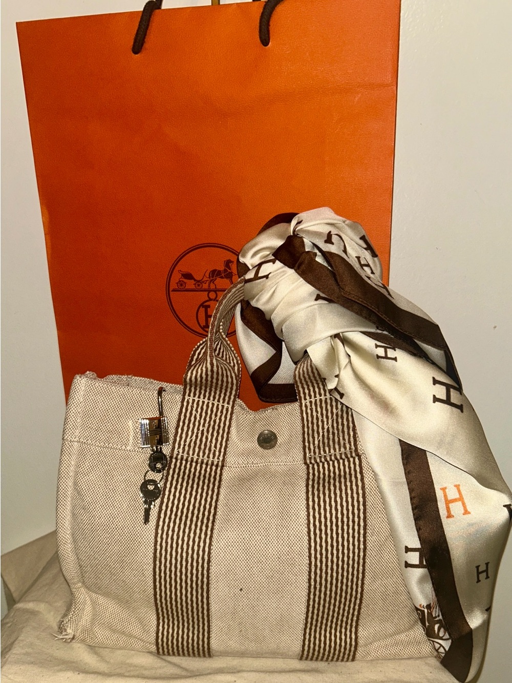 Auth HERMES Silver Cadena Padlock set! Bundled with Tote, shopper, & Scarf - Picture 4 of 16